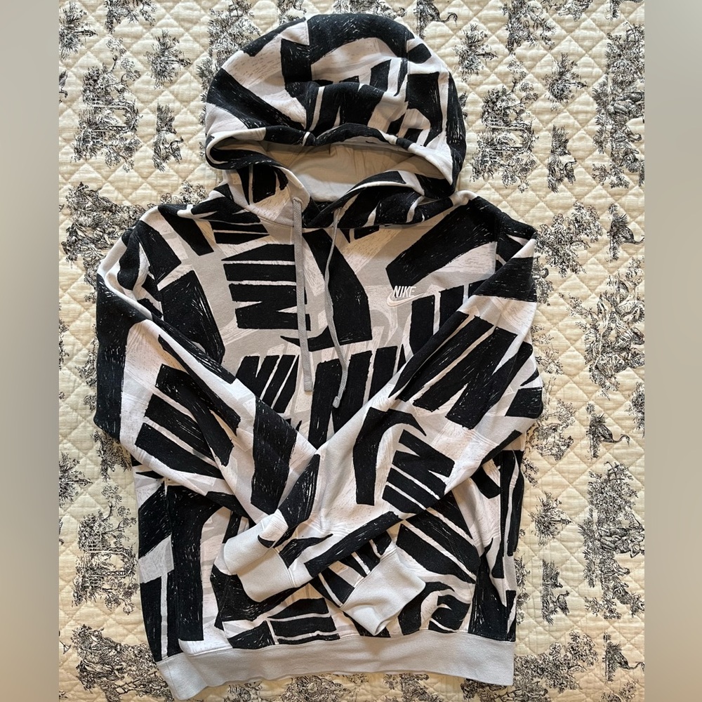Graphic Nike Adult Pullover Hoodie, Size Small.